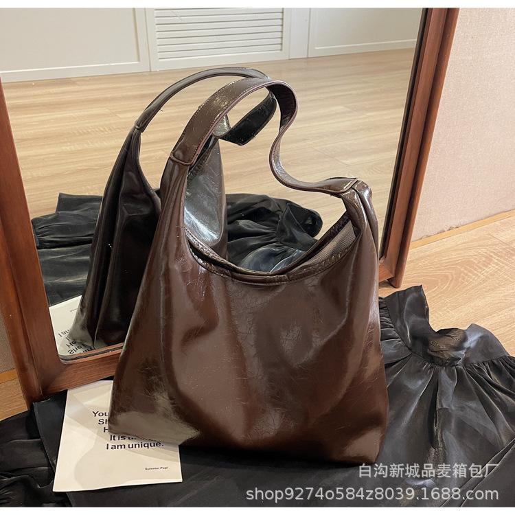 

Big bag women s 2025 autumn and winter tote bag casual large-capacity commuting shoulder bag oil wax leather retro underarm bag tide темно-коричневого