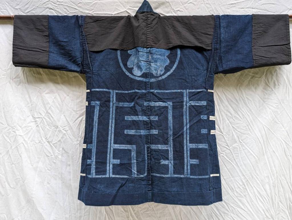 [USED] Antique Indigo Happi Coat, "Maru-ni-Kichi" Good Luck Crest, Vintage Japanese Yoshihara Style, Corporate Brand Hanten, Rare Aizome Cotton, Japan