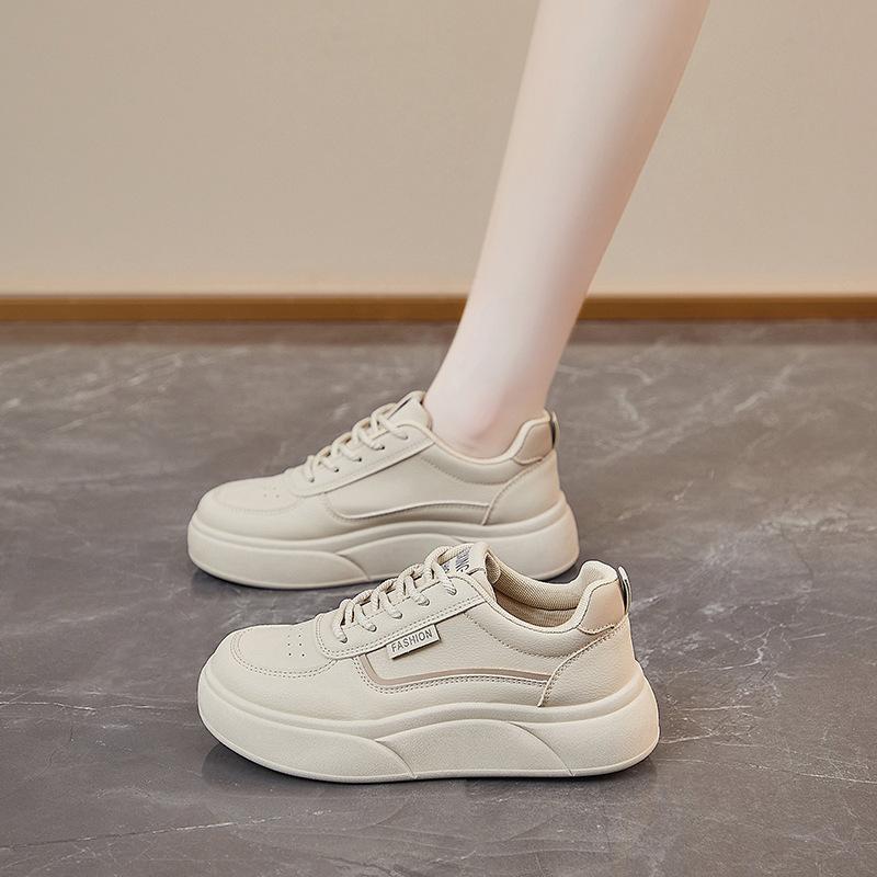 Height-increasing platform white shoes women's 2025 autumn new leather versatile sports shoes student soft-soled casual board shoes