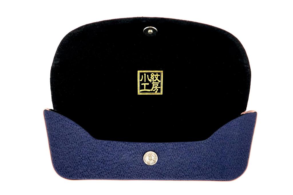 Wa KOMONO Komon Kobo Uni Seni Futago Chirimen Japanese Pattern Eyeglass Case Cherry Free Size (1207-1) [Semi-Hard] [Dancing Blossoms/Purple]