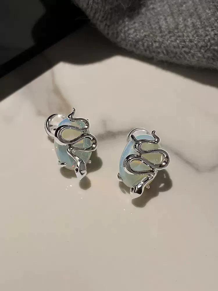 Serpentine Earrings for Women, Niche Design, High-end Feel, Earrings, Retro Unique Temperament, Ear Accessories
