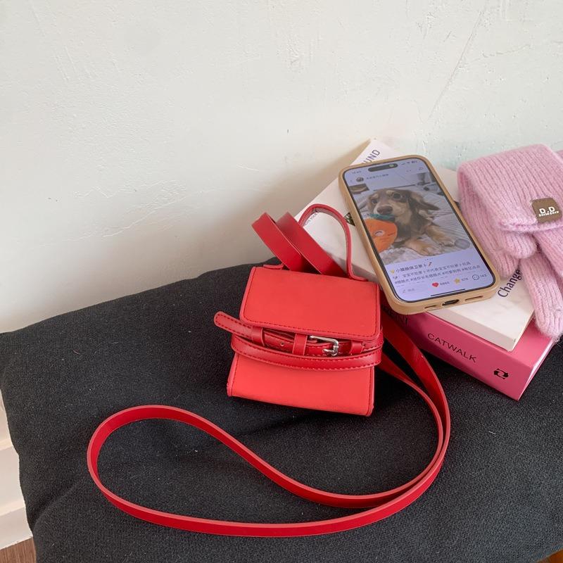

Mini small square bag women s new niche design high-end sense portable small bag messenger bag tide червоний