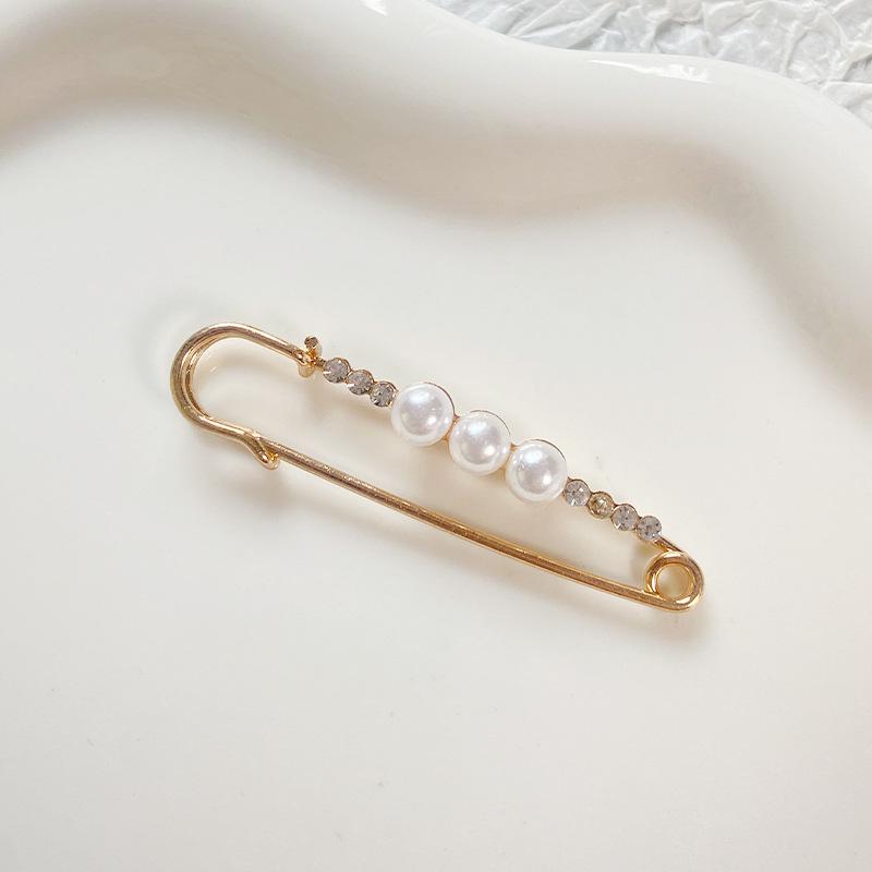 Elegant Crystal Waist-Cinching Brooch - Versatile, Trendy, Anti-Exposure Lapel Pin for Women