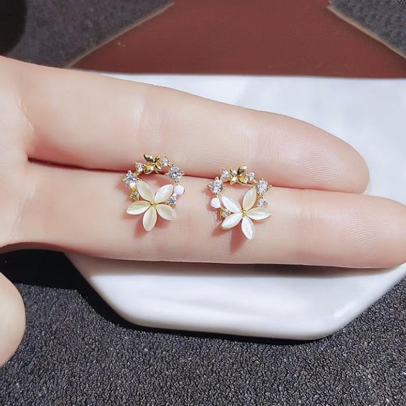Korean Style S925 Silver Needle Cat s Eye Stone Stud Earrings with Petal Design