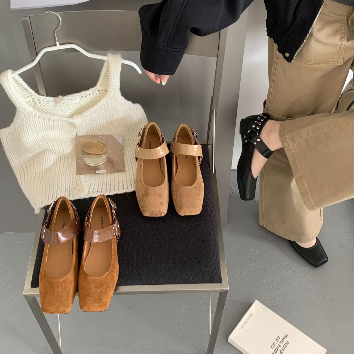 

2025 new one-word with light mouth suede versatile rivets thick low heel inner women s single shoes 39 абрикосовый