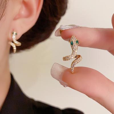 Personalized and Cold Style, Fashionable Temperament, Snake-shaped Earrings, High-end and Unique Design, Exquisite Earrings