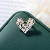 Broche Elegante em Forma de Coração Antiexposição: Broche Fofo de Estilo Japonês e Coreano para Corsages e Golas da Moda