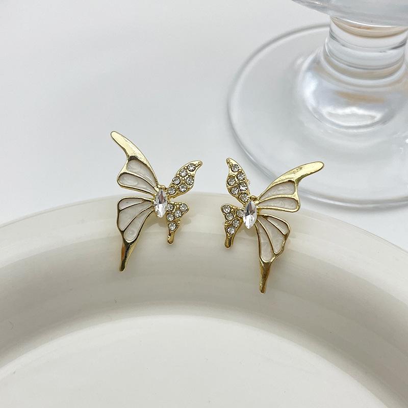 Fashion Cute Butterfly Stud Earrings for Women White Enamel Oil Crystal Wings Earrings Party Sweet Golden Color Metal Jewelry
