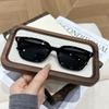 Occhiali da sole alla moda stile retrò europeo e americano per uomo e donna tendenza versatile protezione solare estiva e protezione UV