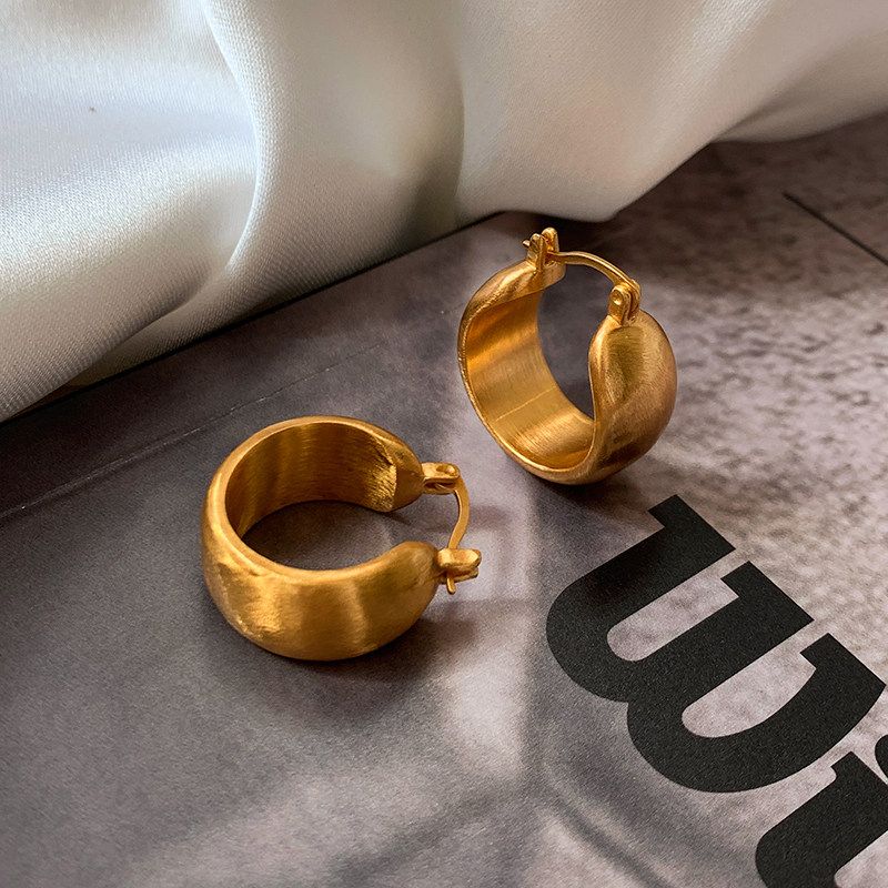 

European and American Style Exaggerated Gold and Silver Brushed Plain Hoop Earrings for Women, Light Luxury High-End Small Hoop Earrings Gold