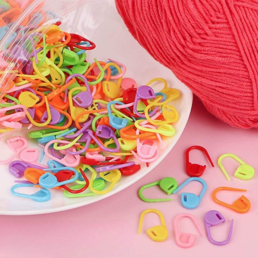 50pcs Needle Clip Hook with Box Mixed Locking Stitch Markers Colorful Plastic Small Clip Knitting Crochet Knitting Accessories