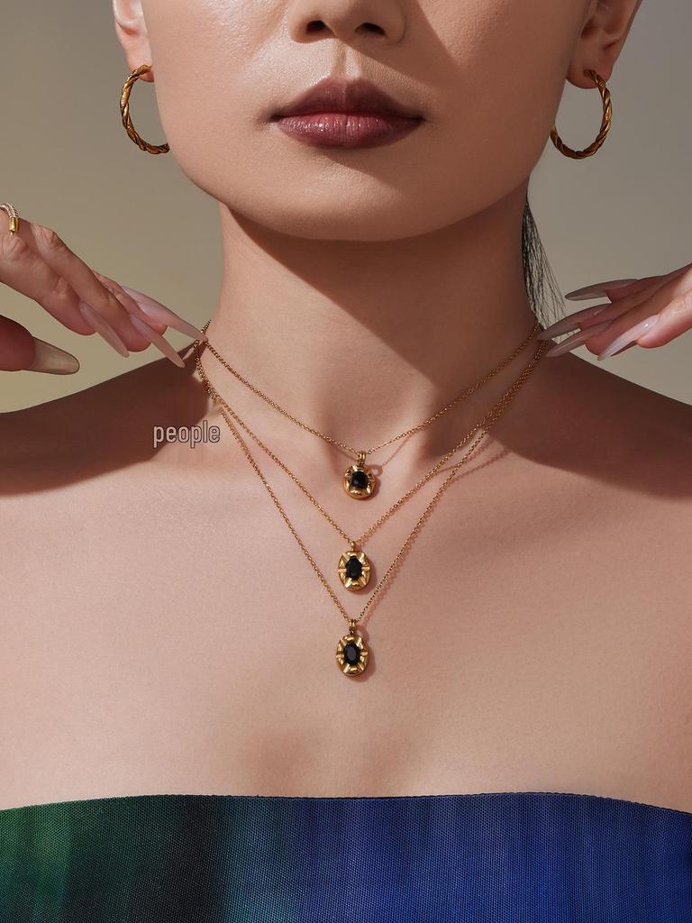 Qiong Yao Geometric Oval Black Zircon Pendant Clavicle Chain - Light Luxury Stainless Steel Jewelry