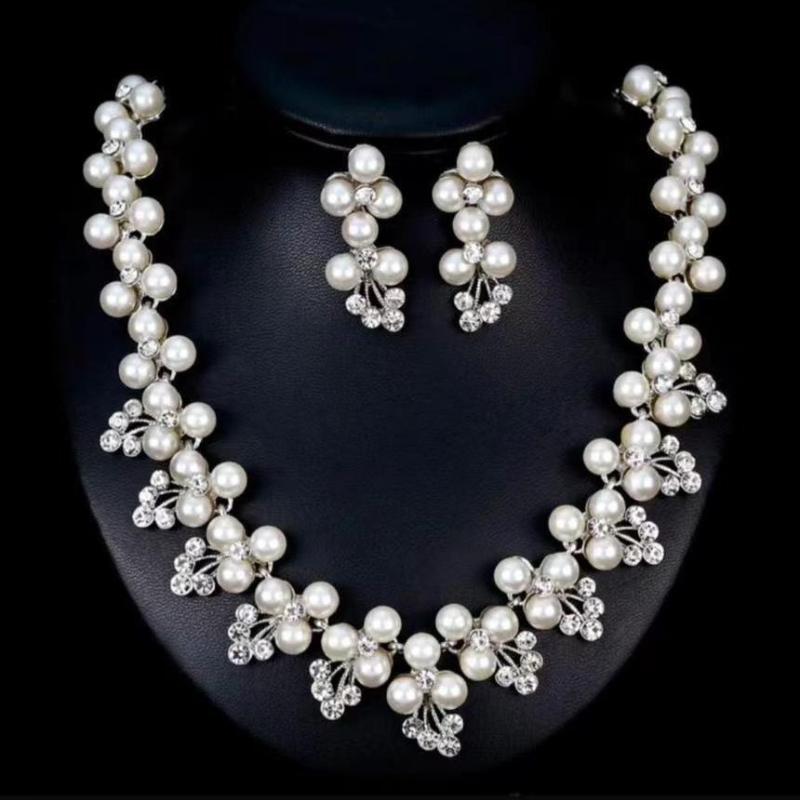 Ladies' Temperament Luxury Rhinestone Necklace Earrings Two-piece Set High-end Bridal Jewelry Set Necklace 2026