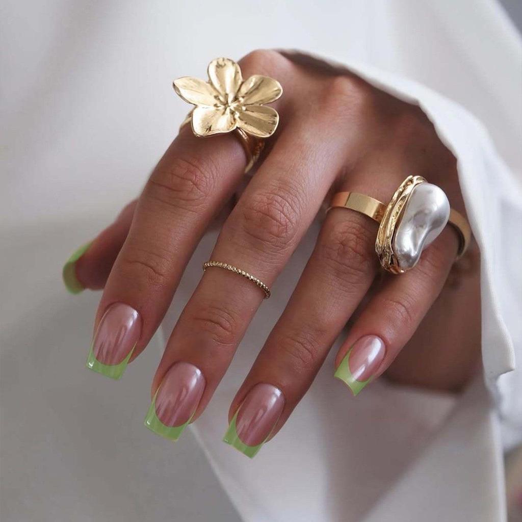 Hochwertige tragbare künstliche Nägel im Mandel-Nude-French-Stil – mittellange und lange Nagelspitzen