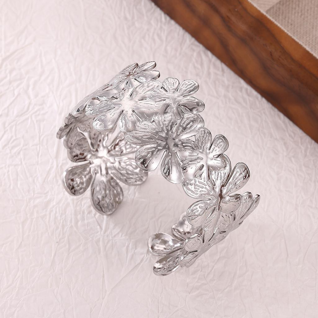 Vintage Hollow Multi Flower Open Cuff Bangle For Women Adjustable Wide Bracelet Bohemian Floral Jewelry Party Summer Gift