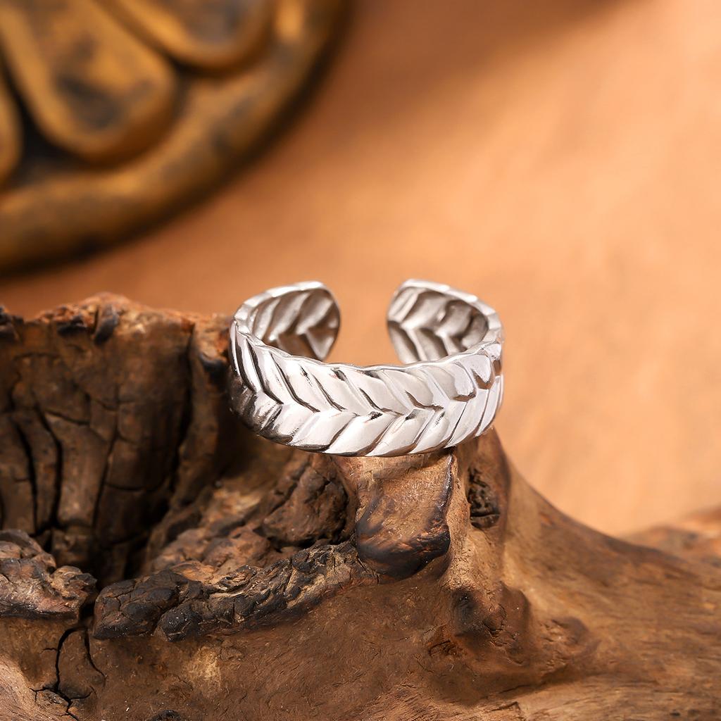 Fashion stainless steel leaf ring French retro opening adjustable ring light luxury finger ring