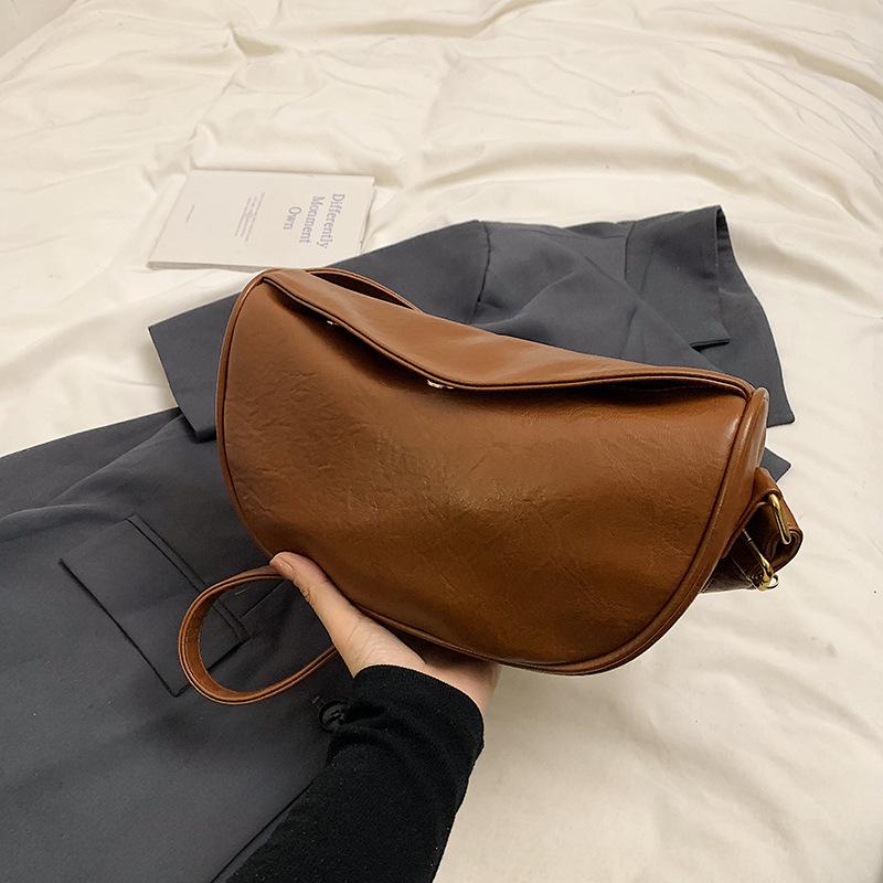 Retro Popular Bag Women's New Niche Design Commuter Shoulder Bag High-end Fashion Messenger Dumpling Bag