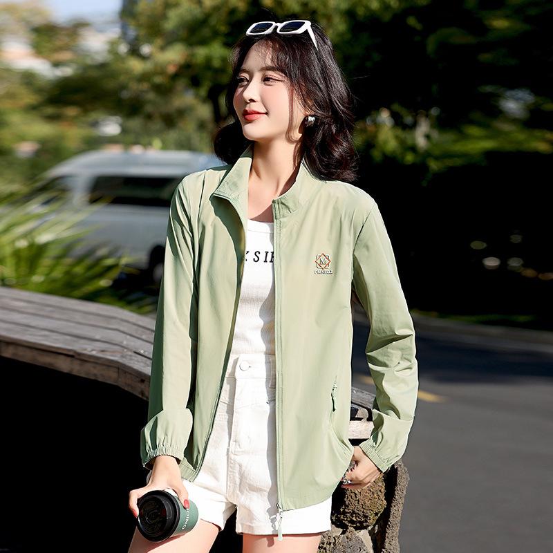 

Женская модная легкая солнцезащитная куртка - Новинка 2025 года, повседневная летняя модель короткого стиля, большого размера, свободного кроя, куртка для защиты от солнца для улицы. XXL
