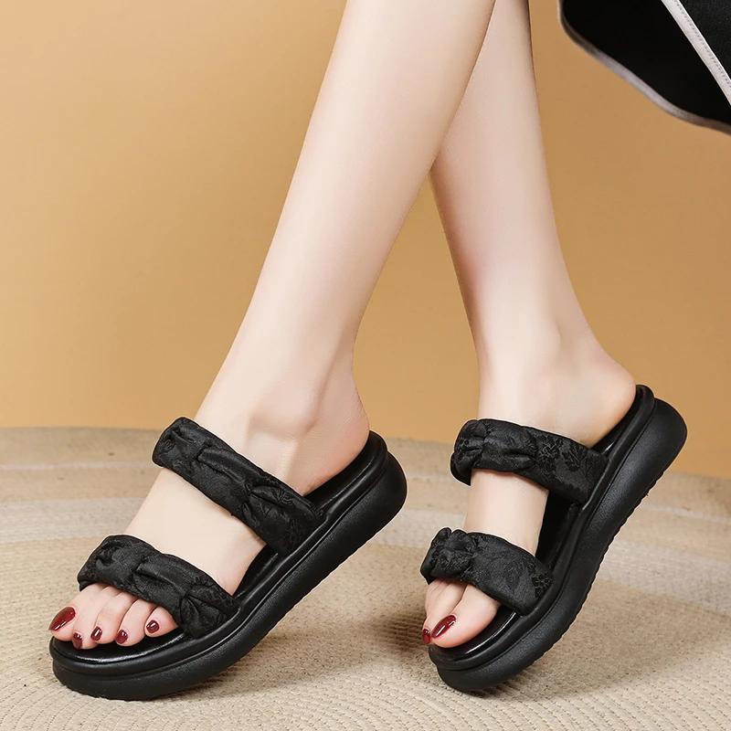 Fashion Thick Bottom Slippers 2025 Women's Embroidered Beach Flip Flops Outdoor Soft Sole Anti-Slip Elevating Platform Sandals