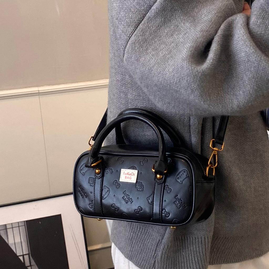 Fashion niche portable Boston bag women's 2025 new foreign retro commuter bag super fire shoulder messenger bag