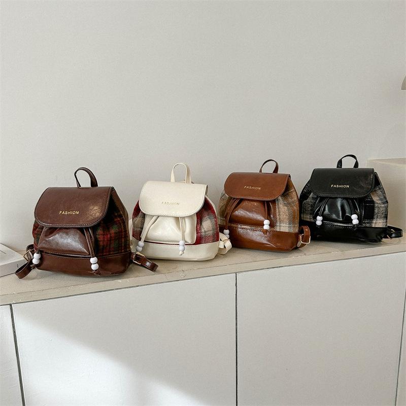 

2025 winter new design sense backpack on the new large-capacity student leisure shoulder backpack коричневий