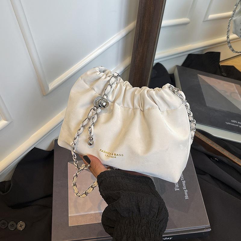 2025 New Pearl Handbag Bag Women's Fashion Pleated Cloud Bag Niche Chain Single Shoulder Crossbody Bucket Bag