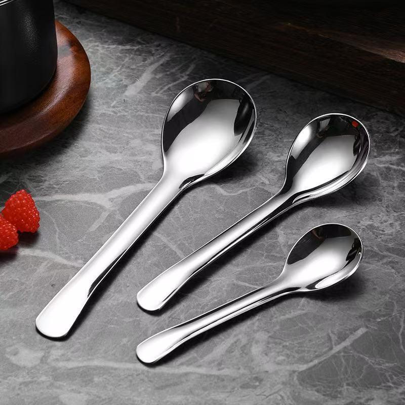 316 Stainless Steel Children's Deepened Round Spoon - Ideal for Soup, Eating, and Dessert.