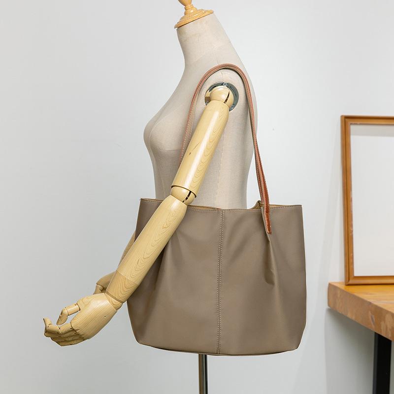 

2025 Autumn Commuter Portable Oxford Cloth Women s Bag Shoulder Canvas New Popular Large Capacity Tote Bag