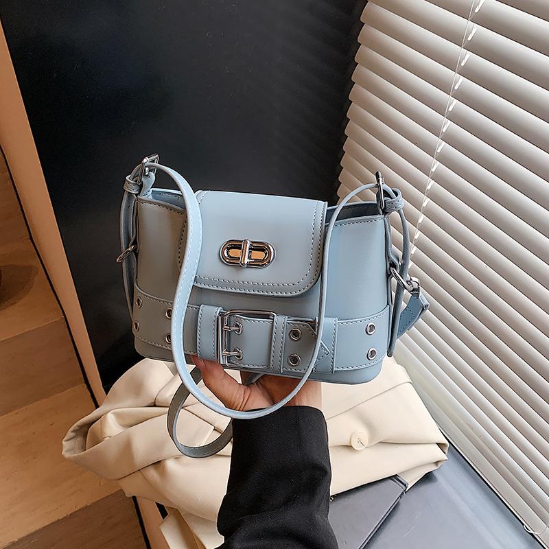 

Маленькая сумка женская 2025 новая модная универсальная сумка-мессенджер летняя популярная на плечо подмышку сумка-ведро синий