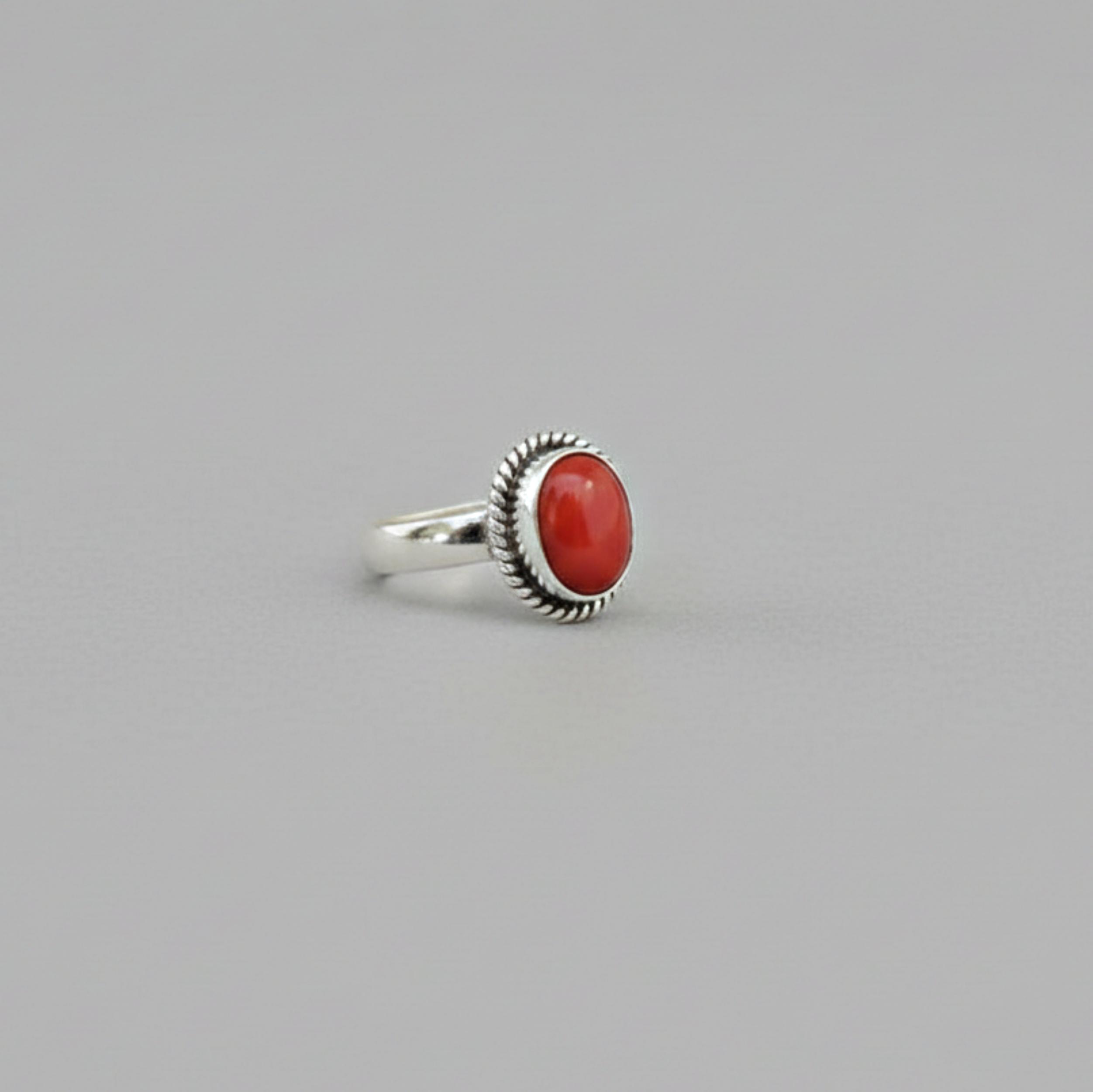 

Червоно-коралове овальне каблучка-заява, каблучка зі стерлінгового срібла 925 проби, мінімалістичні ручної роботи boho коралові прикраси 9 срібний