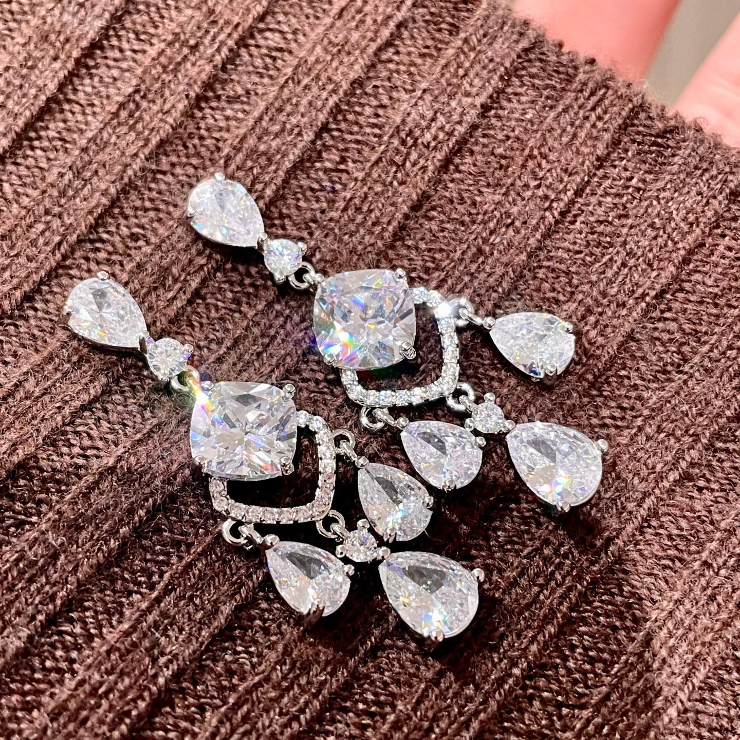 Luxury Baroque Water Drop Zirconia Earrings: Exquisite, Slimming, Long Style