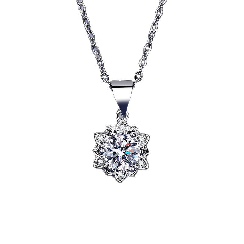 Popular Filigree Snowflake Pendant Necklace - Women's Christmas Fashion Clavicle Jewelry