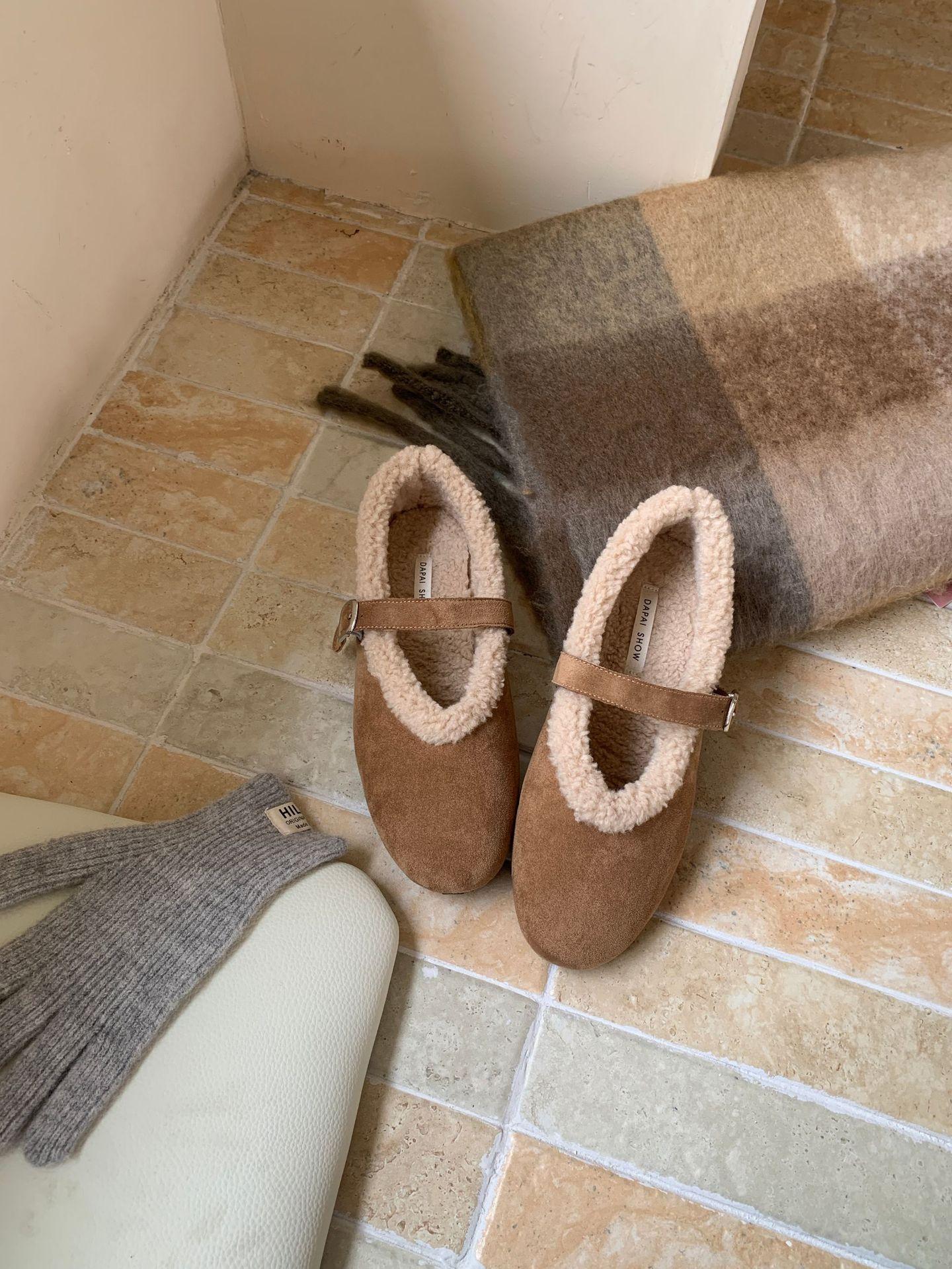 

2025 новые туфли с круглым носком, мягкой подошвой из овечьей шерсти, неглубоким вырезом, закрывающие стопу, для тепла, ретро вечерние женские туфли 39