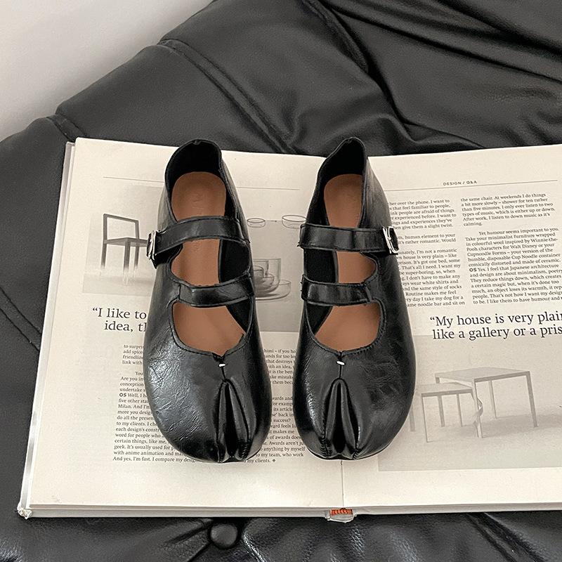 Retro French versatile women's Mary Jane shoes autumn and winter design sense one-word buckle belt shallow mouth single shoes small leather shoes