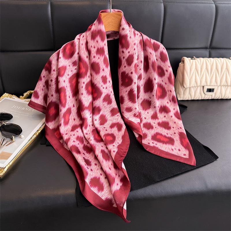 Contrasting color atmosphere, leopard print simulation silk, high-end large square scarf, silk scarf, printed shawl, scarf, sunscreen scarf,