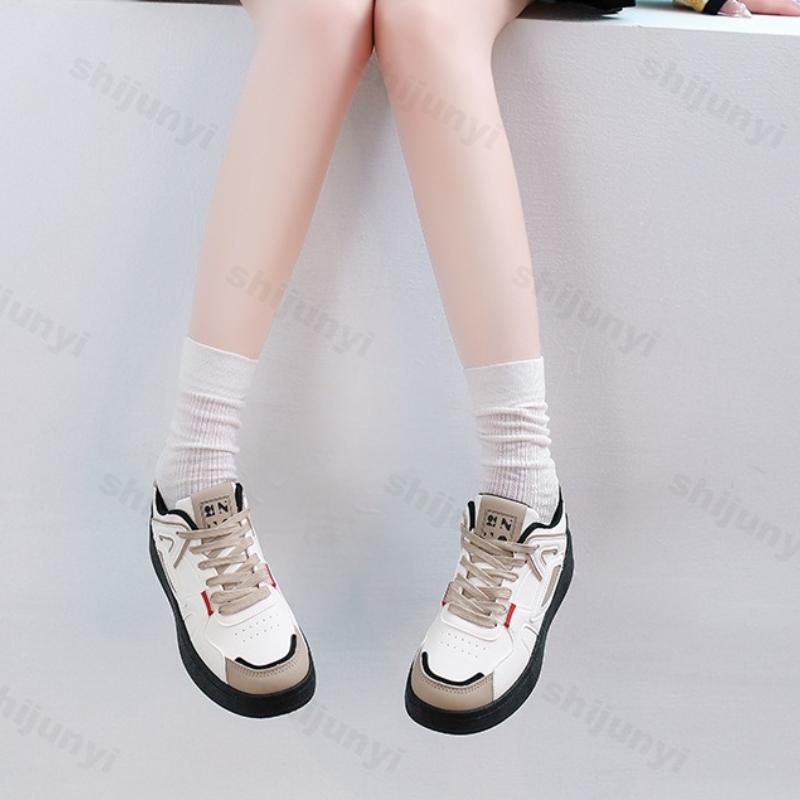 Fashion Women's Outdoor Non Slip Sneakers 2025 Autumn New Vintage Fashion Lace Up Casual Shoes Student Comfortable Height Increase Flats