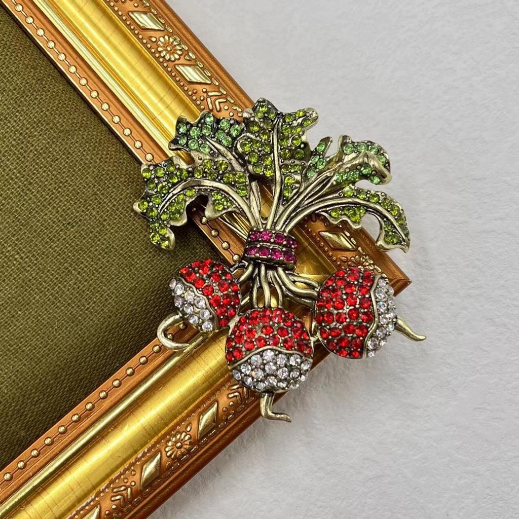 Women Men Vintage Palace Crystal Design Turnip Badges Brooches Classic Retro Unisex Baroque Suit Office Buckle Pins Accessories