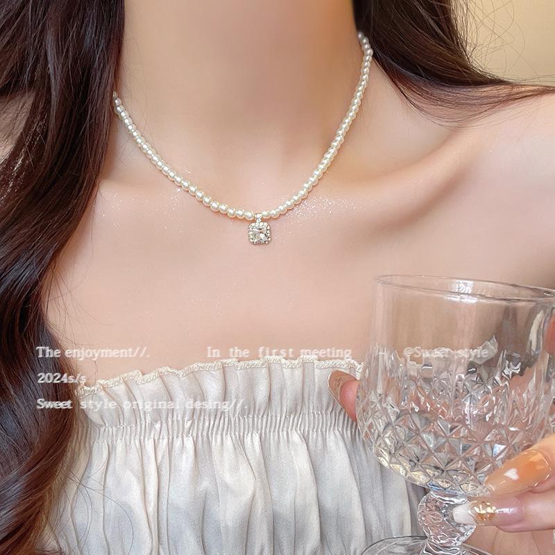 Ins Wind Pearl Necklace Design Collarbone Chain Love Pendant Jewelry