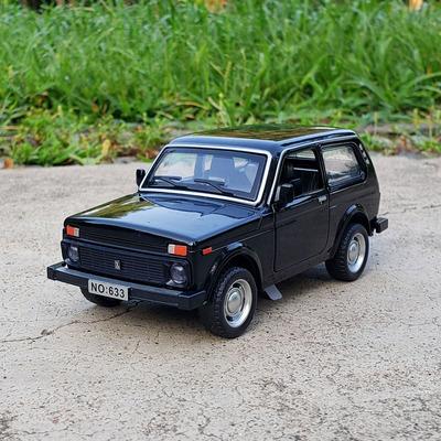 1/32 LADA NIVA Classic Car Alloy Car Model Diecast Metal Toy Car Vehicles Model Simulation Sound Light Collection Childrens Gift