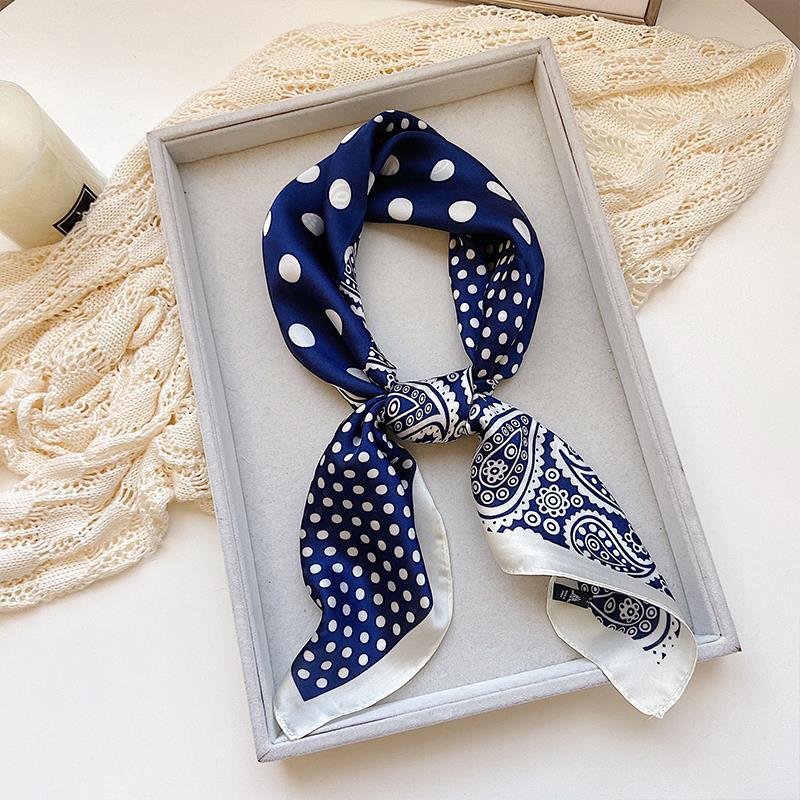 Luxusdesign Paisley-Druck Kleiner quadratischer Schal Simulierte Seide Dünner Halsschal Reifer Stil Sonnenschutz Kopftuch für Frauen