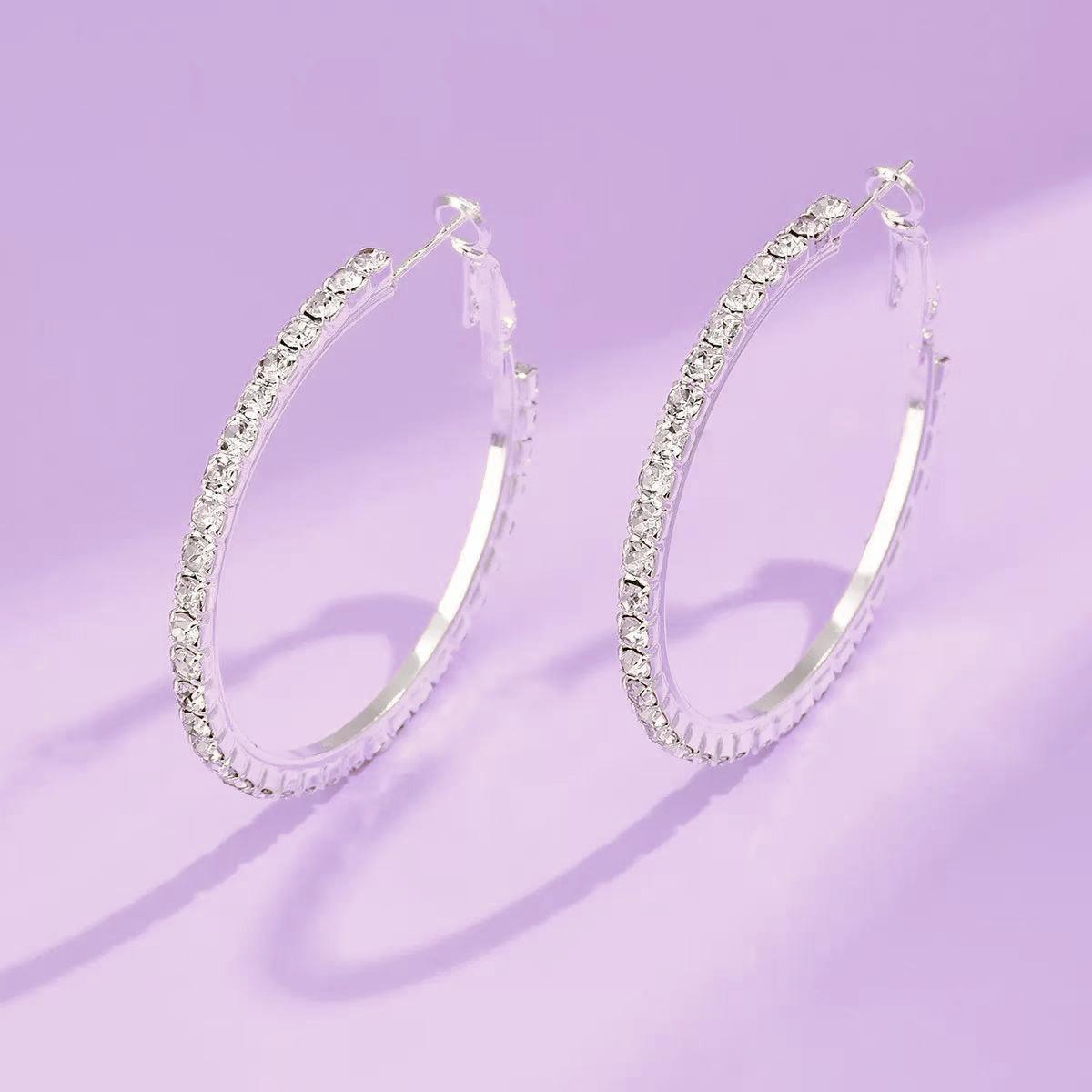 

Fashion Hoop Earrings for Women , Shiny Diamond - Studded Exaggerated Circular Earrings , Suitable for Daily Party Busin option 1 серебряный