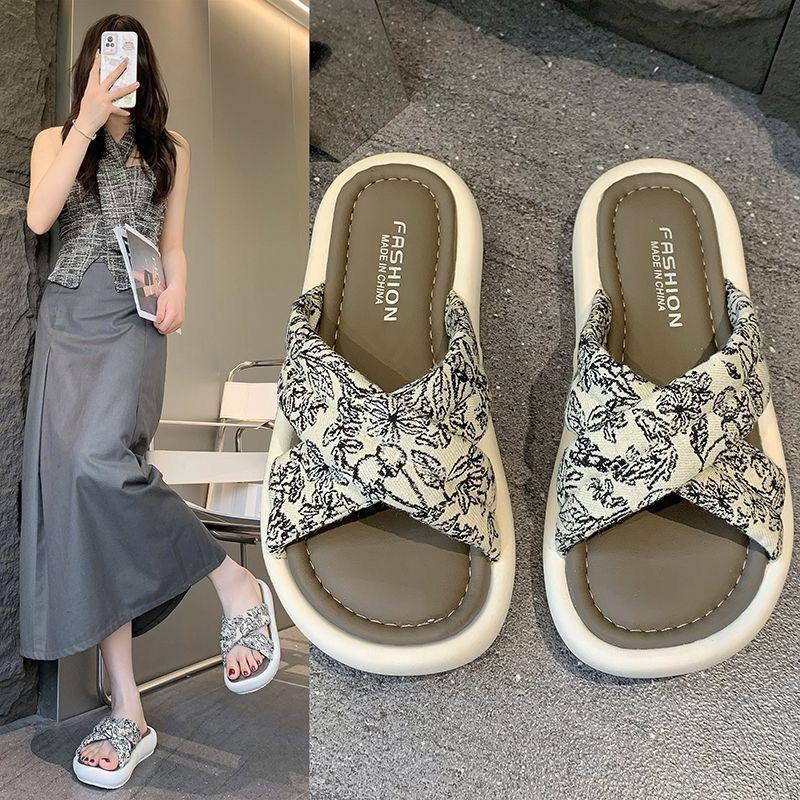 Women's New Anti-skid Bathroom Slippers with Versatile, Fashionable and High-end Feel on The Beach, with A Sponge Bottom