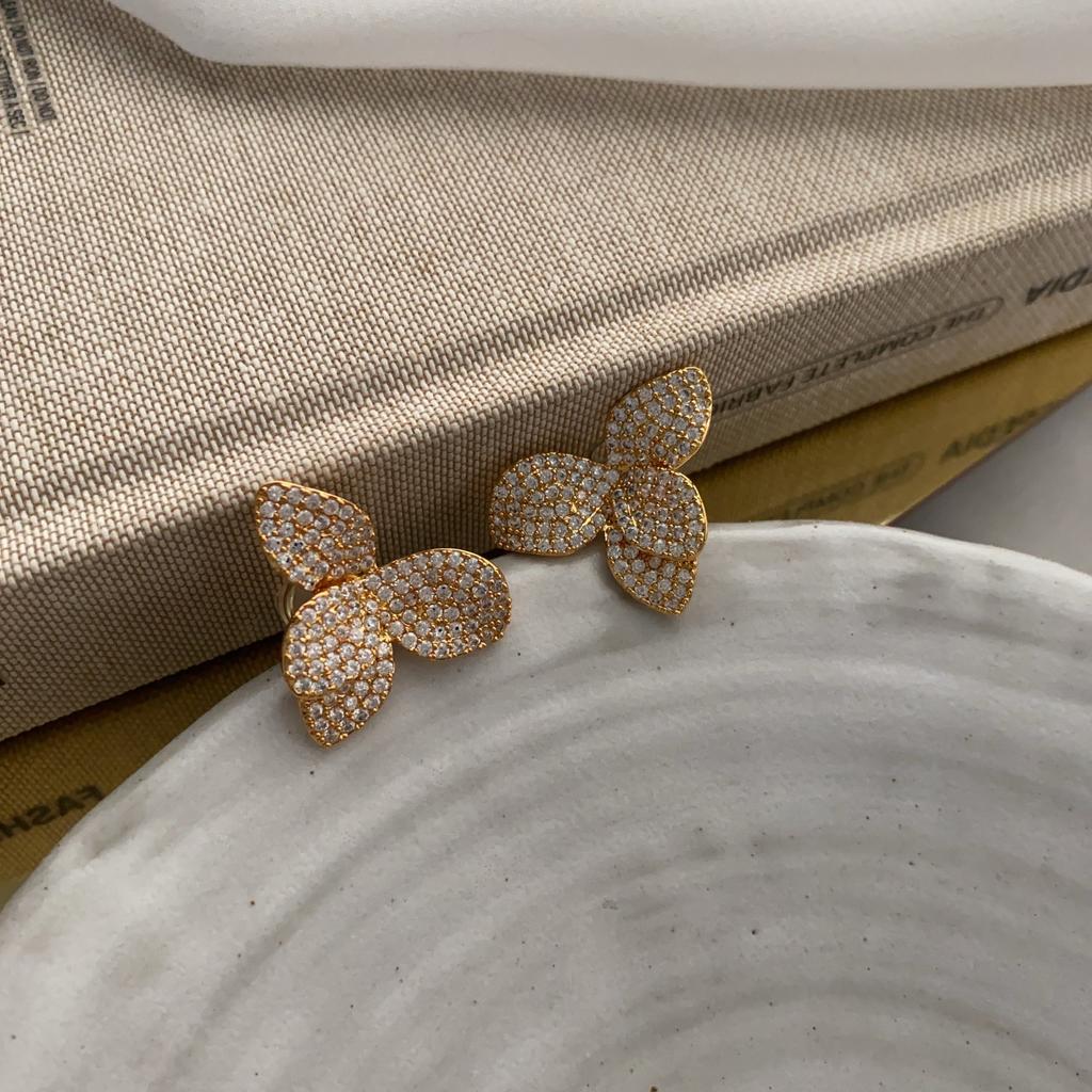 Unique Design Temperament Light Luxury Micro Diamond Petal Earrings Design High-End Earrings Stud Earrings