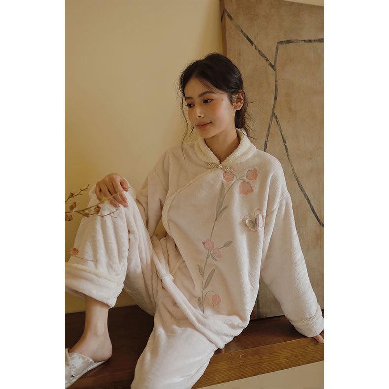 Autumn and winter retro gentle temperament butterfly take-off embroidered flannel disc buckle Republic of China style small stand-up collar pajama set