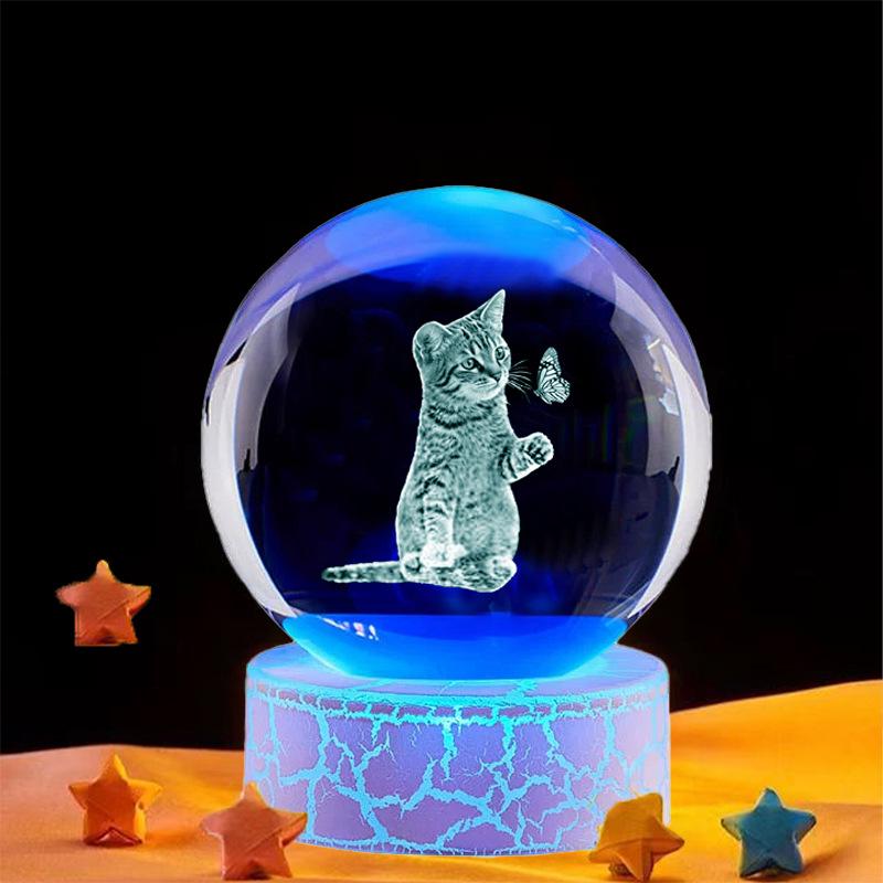 Ornament Sferă de Cristal Luminoasă Pisică Lumină de Noapte Sculptată 3D Cadou de Festival