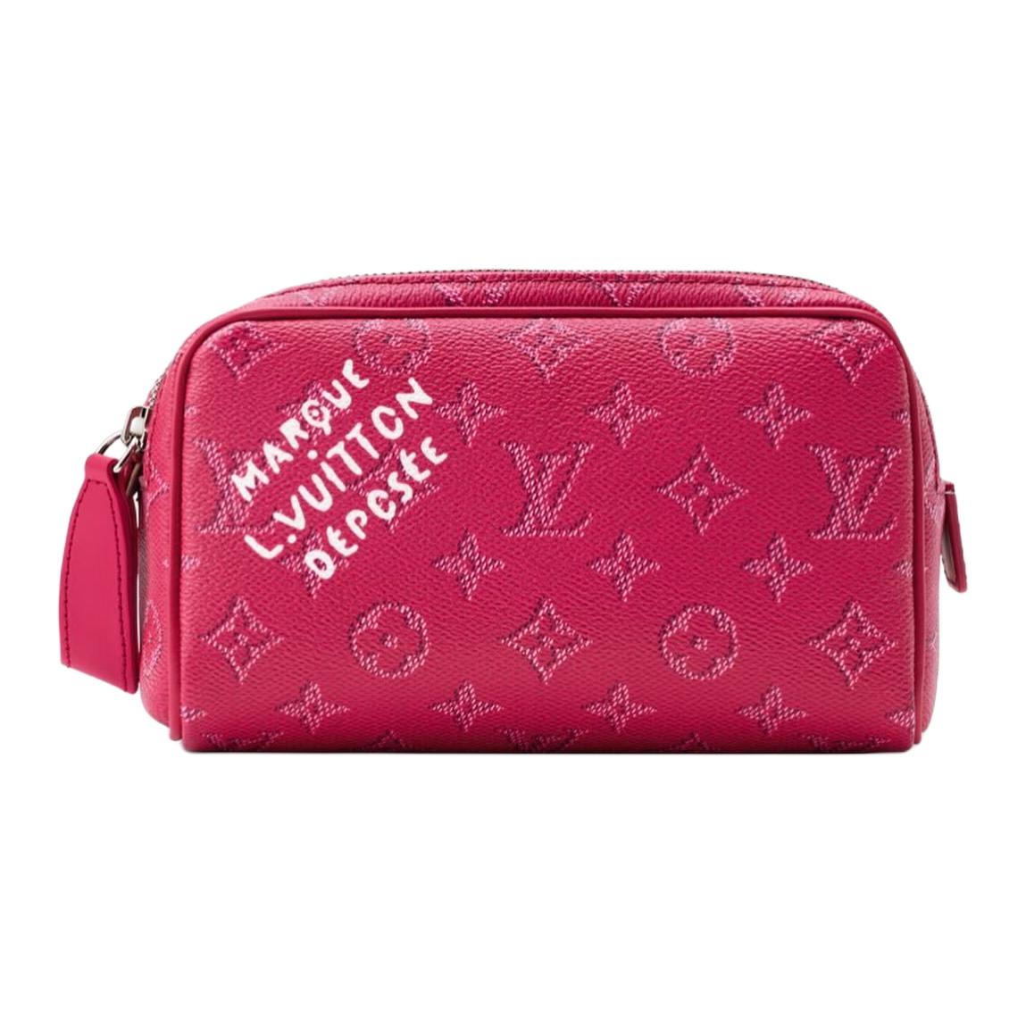

Louis Vuitton Dopp Kit Double Zipper Wide Opening Design Monogram Heritage Coated Canvas Toiletry Bag Mini Men toiletry bag Pink M26870
