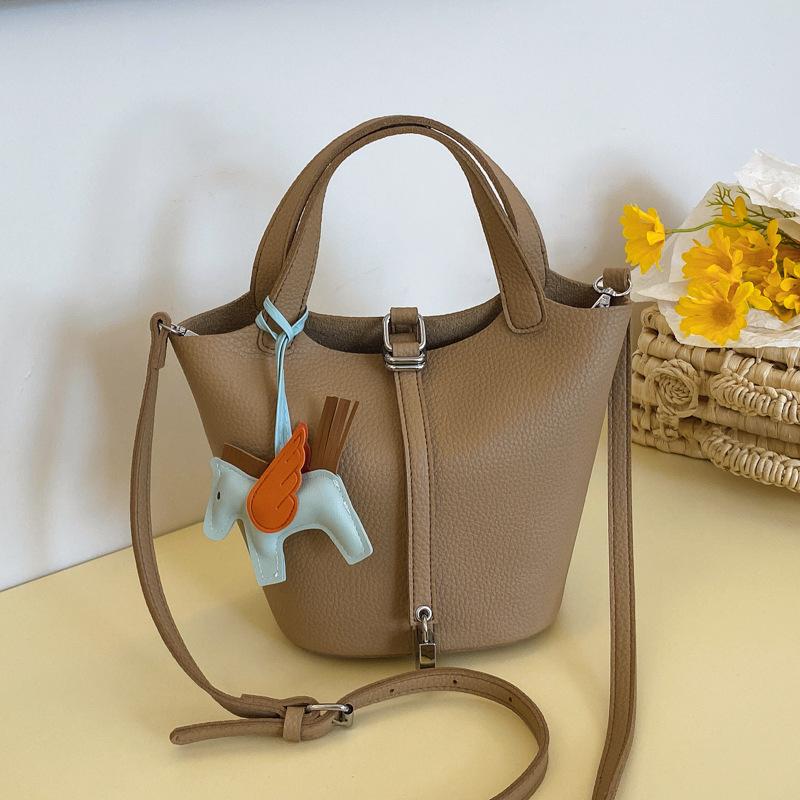 High sense women's versatile new fashion handbag bag simple casual bucket trendy messenger bag