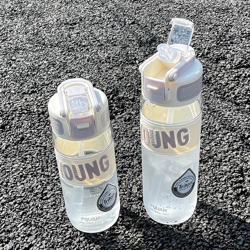 Water cup plastic high temperature resistant boys and girls sports cup with straw high value student simple cup