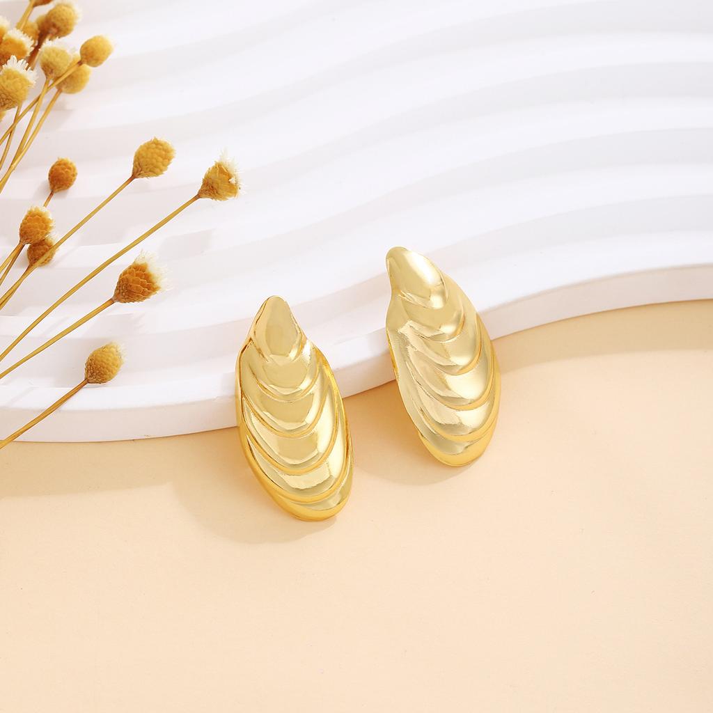 Love Flower Pleated Creative Earrings Women'S Retro Light Luxury High-End Bow Simple Stud Earrings