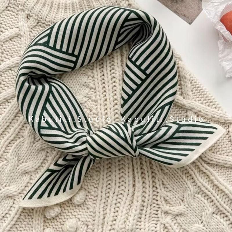 70x70cm Lightweight Square Scarf Women Vintage Black Floral Print Silk-Feel Neck Wrap UV Protection Stylish Accessory